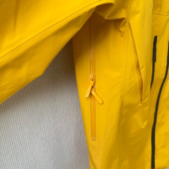 Arcteryx Beta Series Beta LT Hooded Hardshell Jacket, Size M - Picture 3 of 8